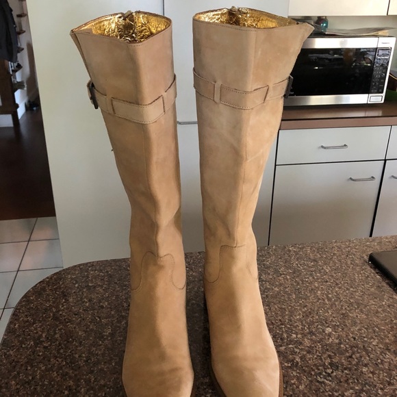 Boots - Picture 3 of 4